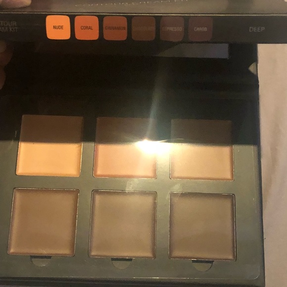 Anastasia of Beverly Hills cream Contour kit - Picture 2 of 3
